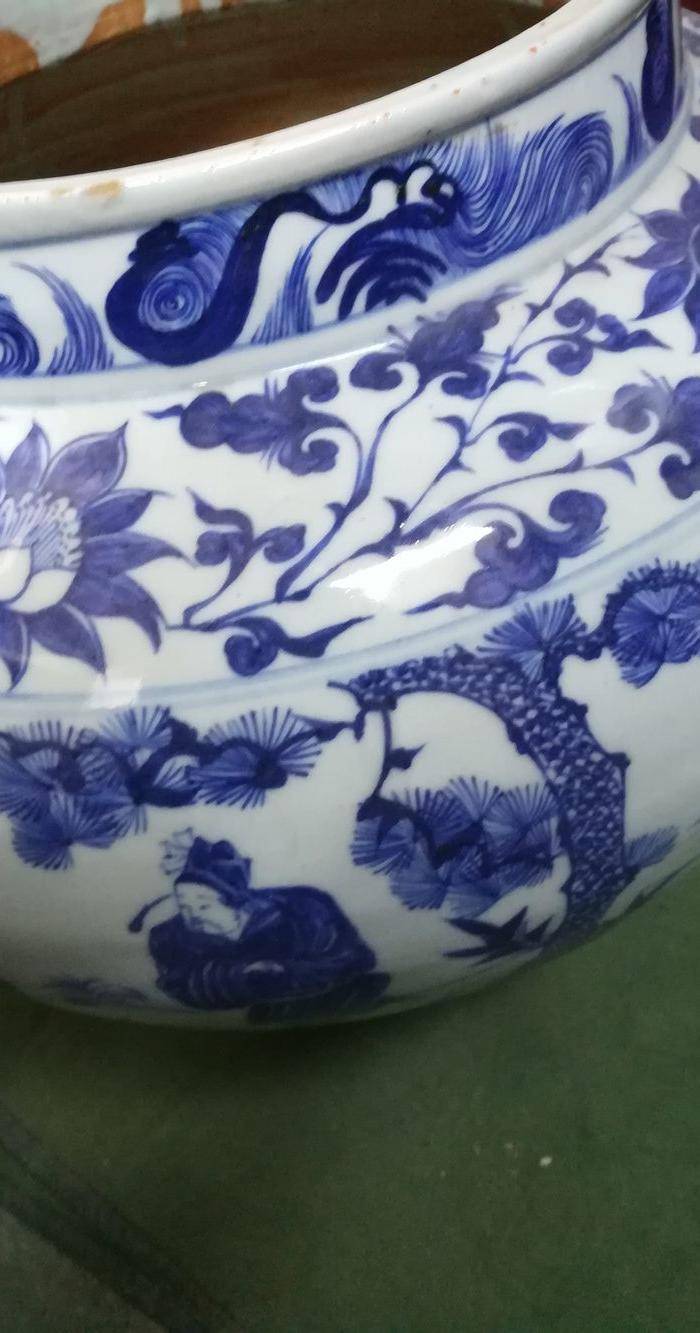 青花人物大罐图2