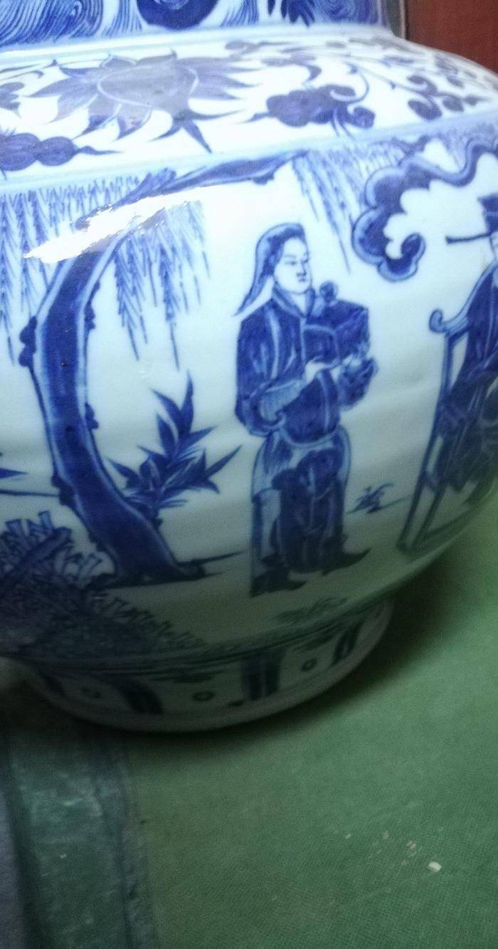 青花人物大罐图5