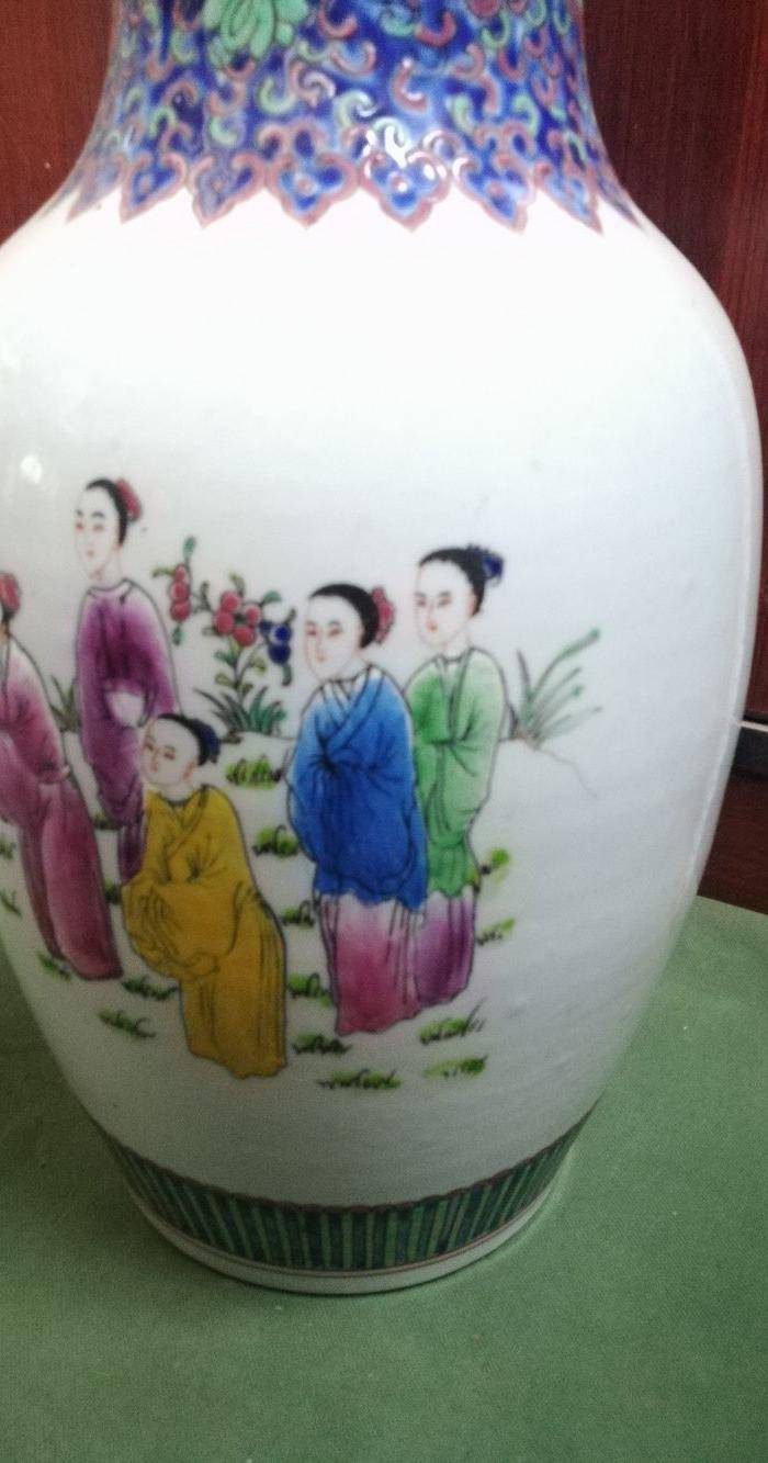 粉彩人物瓶图3