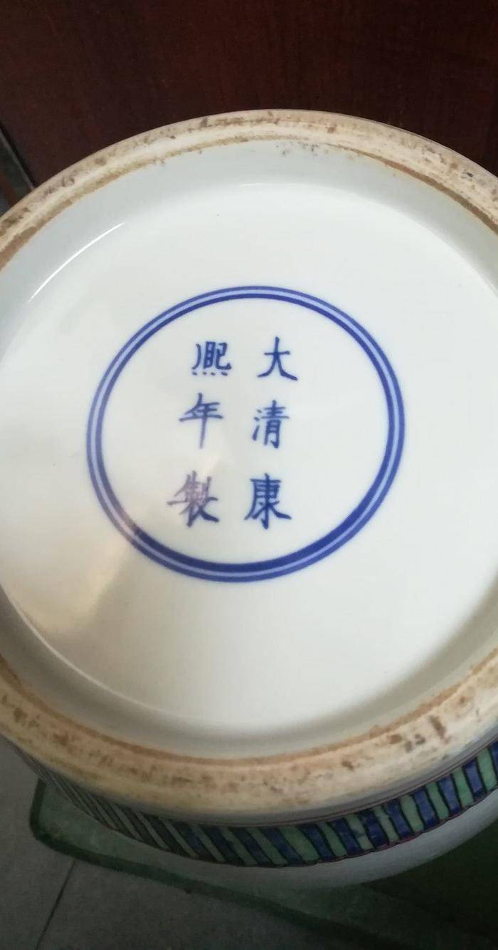 粉彩人物瓶图4