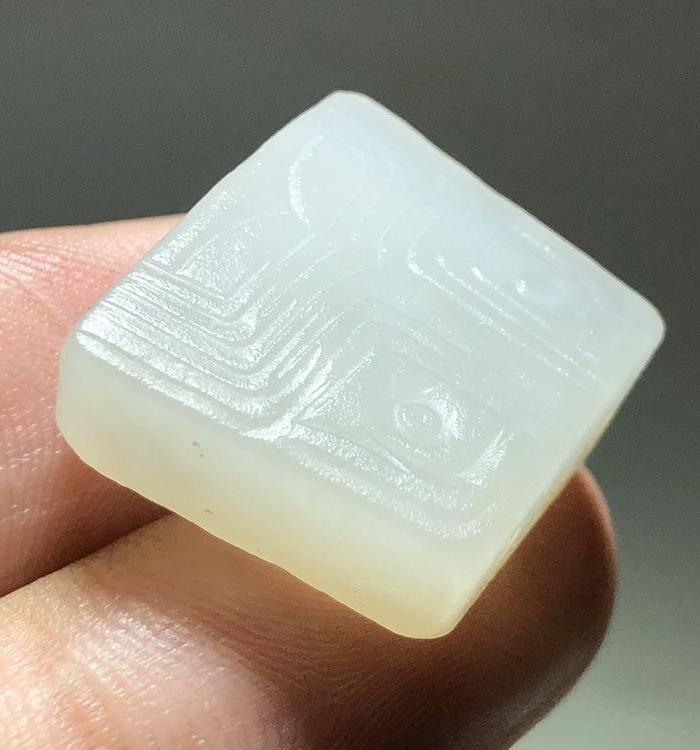 明 和田白玉羊脂级 一级白 籽料 饕餮纹 背云 手工雕刻图4