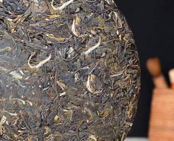 2012年云南特产 越陈越香普洱茶 357g普洱饼茶五年 生茶图3