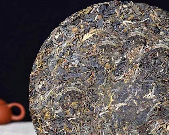 2012年云南特产 越陈越香普洱茶 357g普洱饼茶五年 生茶图4