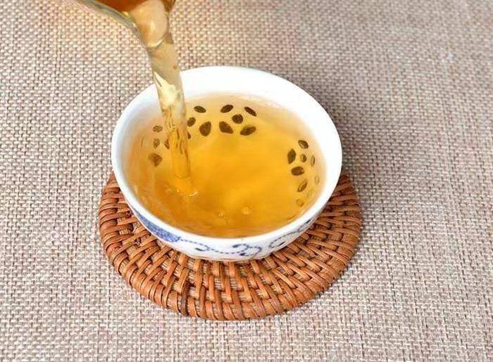 2012年云南特产 越陈越香普洱茶 357g普洱饼茶五年 生茶图6