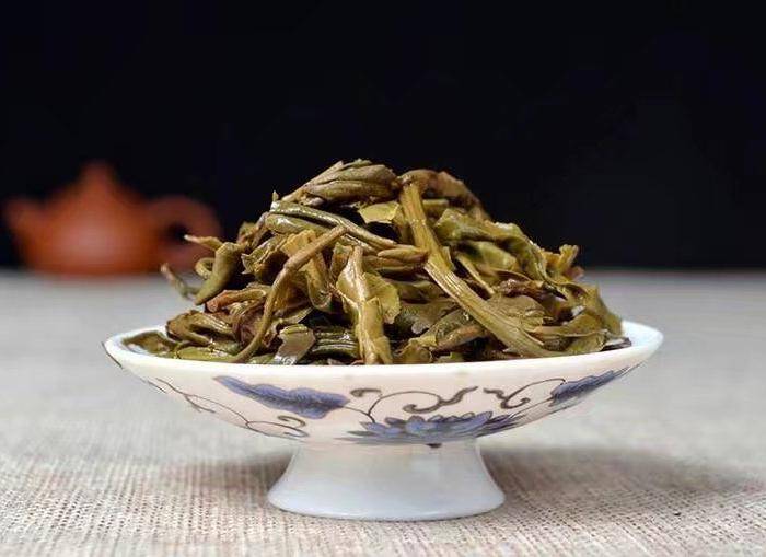 2012年云南特产 越陈越香普洱茶 357g普洱饼茶五年 生茶图7