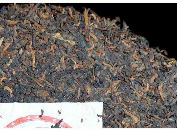 2006年班章宫廷云南普洱茶熟茶饼老班章357g图5