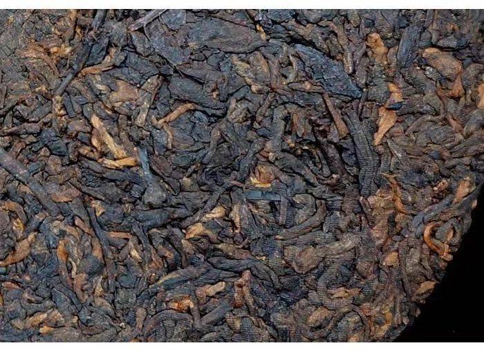 2006年班章宫廷云南普洱茶熟茶饼老班章357g图6