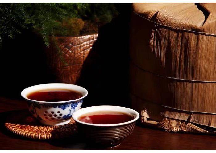 2006年班章宫廷云南普洱茶熟茶饼老班章357g图8