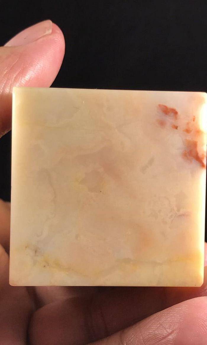 台湾回流 精品寿山石老性掘性脱蛋三彩黄花芙蓉古兽大雕钮!图9