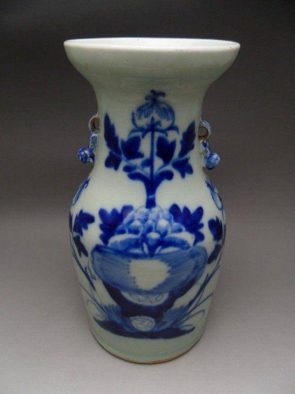37.清代 豆青釉花卉牡丹大瓶图2