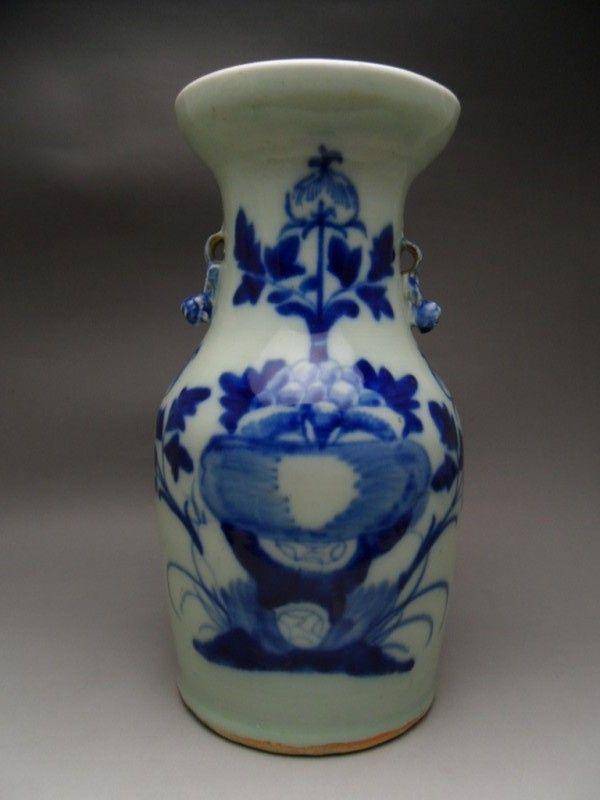 37.清代 豆青釉花卉牡丹大瓶图3