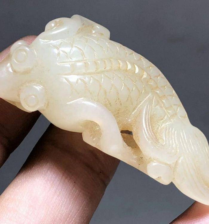 清 和田白玉 连年有余 挂件 白度不错 手工雕刻 北方工艺 皮壳自然图3
