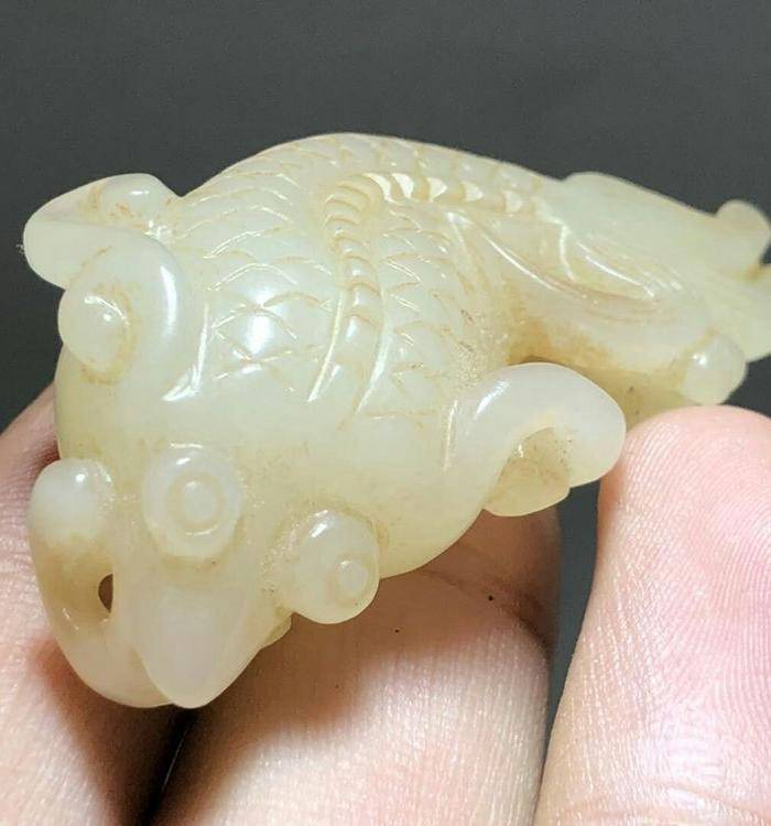 清 和田白玉 连年有余 挂件 白度不错 手工雕刻 北方工艺 皮壳自然图6