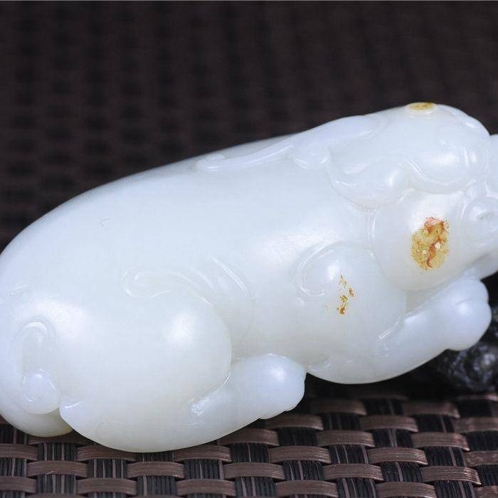 和田玉 洒金皮 招财貔貅 霸气 大手把件 重量级图2