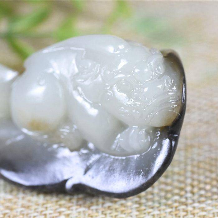 和田玉 招财貔貅 大业有成 小手把件图2