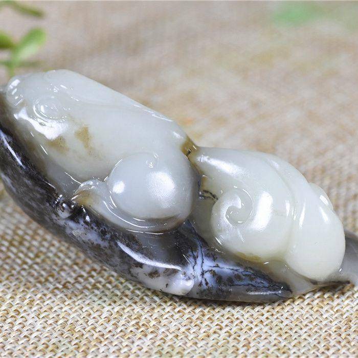 和田玉 招财貔貅 大业有成 小手把件图5