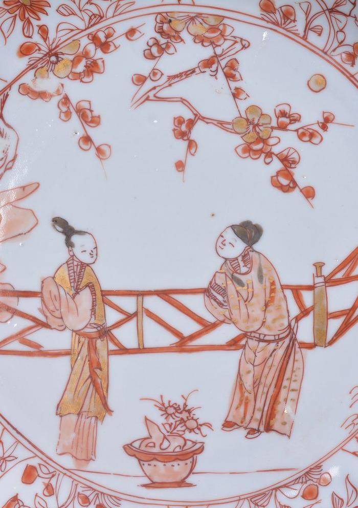 康熙 压花 矾红描金西厢记 图盘一对图3
