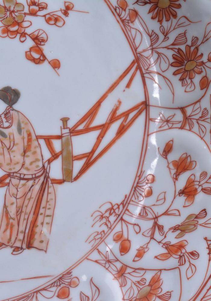 康熙 压花 矾红描金西厢记 图盘一对图5
