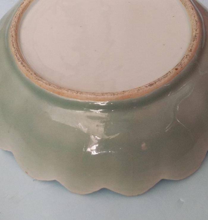 清晚期豆青粉彩花鸟草虫纹莲瓣大碗包真包老图3