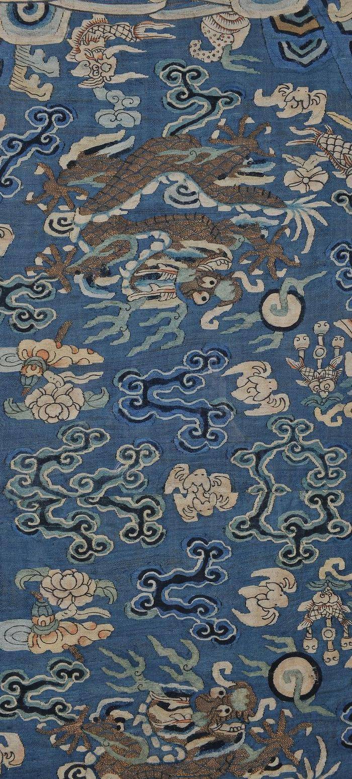 欧美回流 清 缂丝云龙海水纹条幅图3