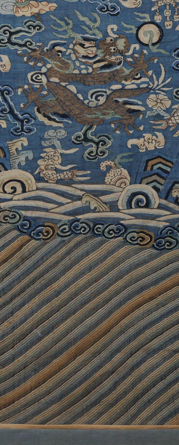 欧美回流 清 缂丝云龙海水纹条幅图5