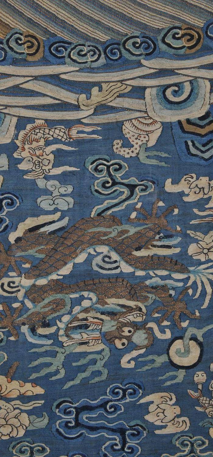 欧美回流 清 缂丝云龙海水纹条幅图6