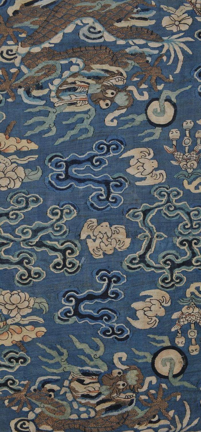 欧美回流 清 缂丝云龙海水纹条幅图7