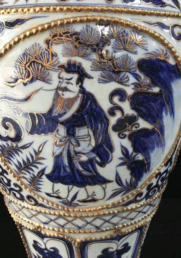 元 代青花鎏金开光人物故事纹梅瓶图5