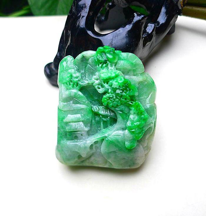 自然光实拍!天然A货翡翠满绿鹤松吊坠图9