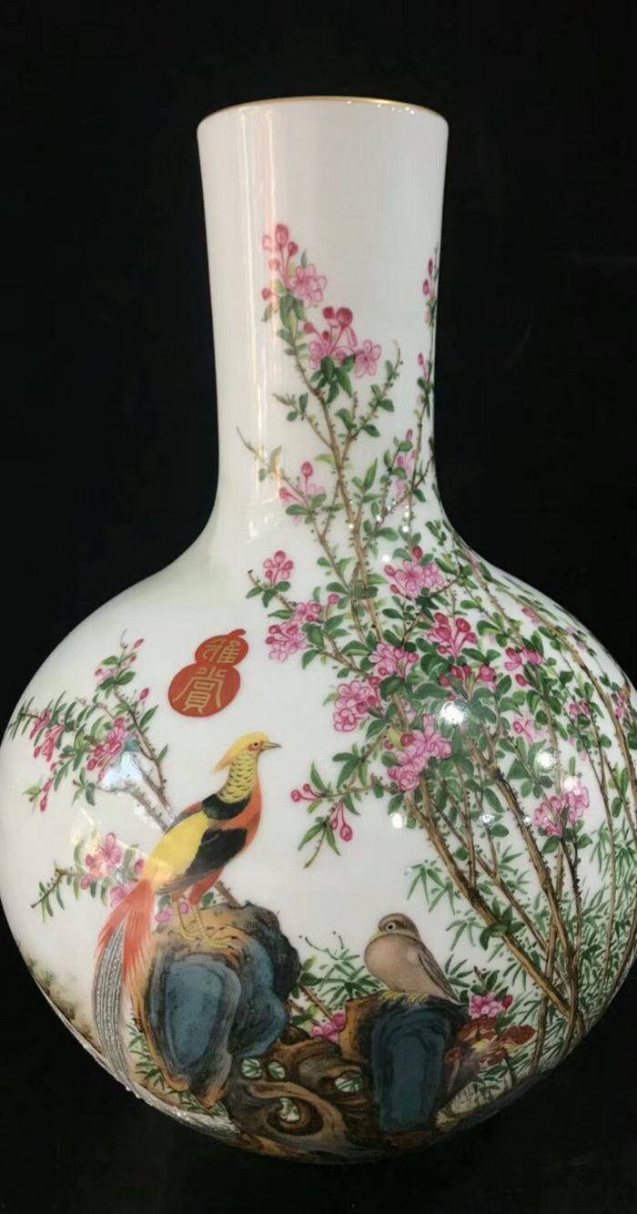 本金珐琅彩郎诗宁恭绘花鸟纹天球瓶图2