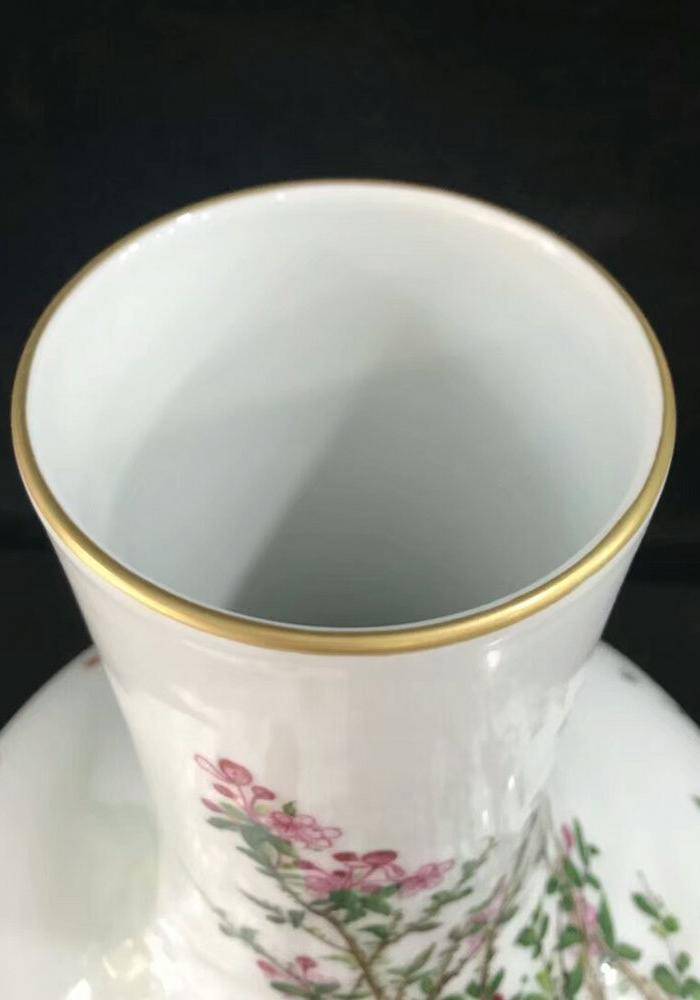 本金珐琅彩郎诗宁恭绘花鸟纹天球瓶图3