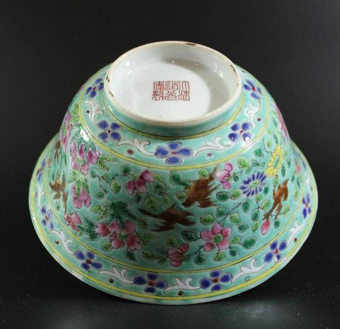 清道光 绿地粉彩花鸟碗图2