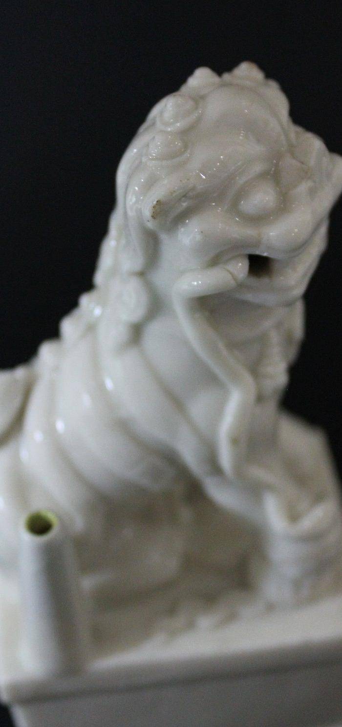 清康熙 德化白釉瑞狮形香插图3