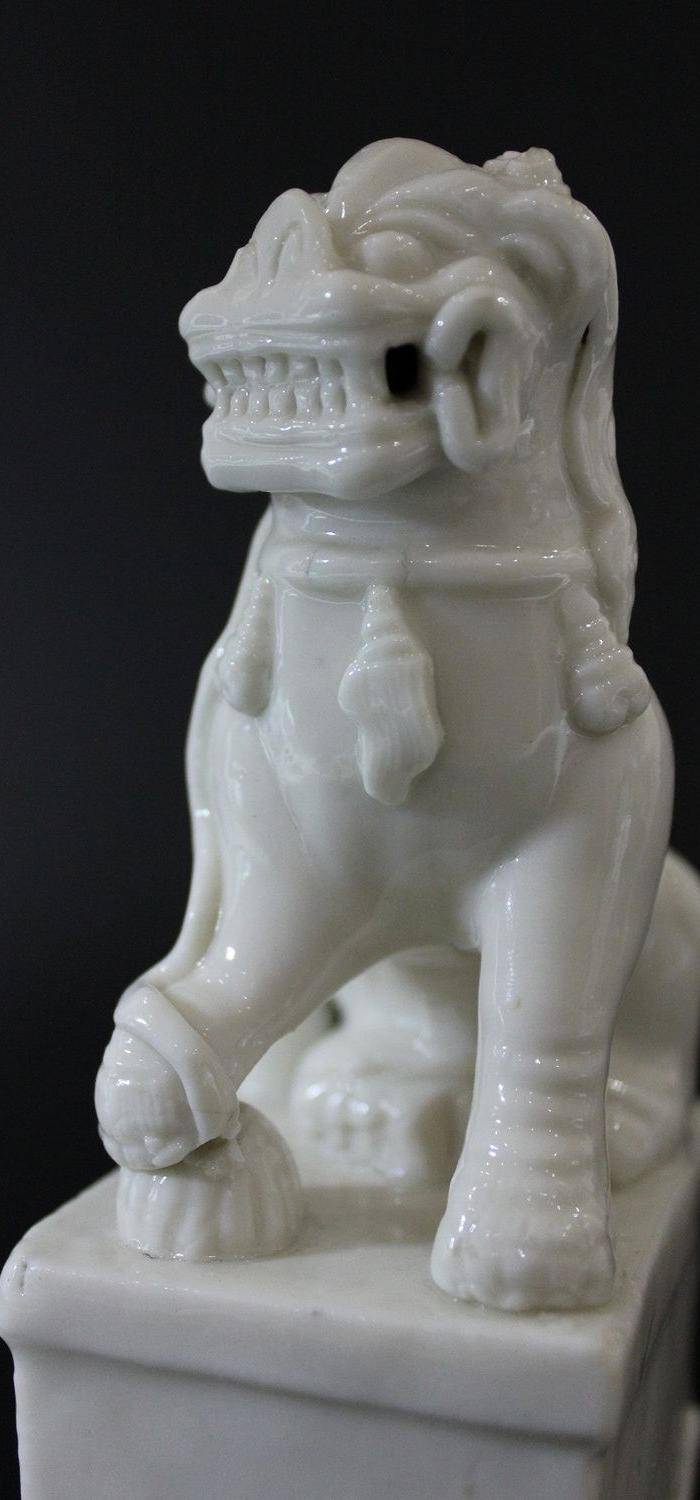 清康熙 德化白釉瑞狮形香插图5