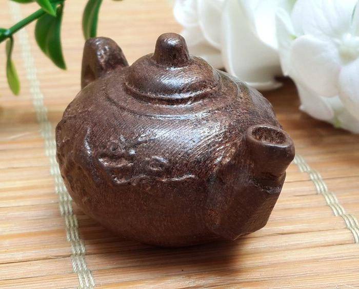 15 越南红土沉香壶把件图2