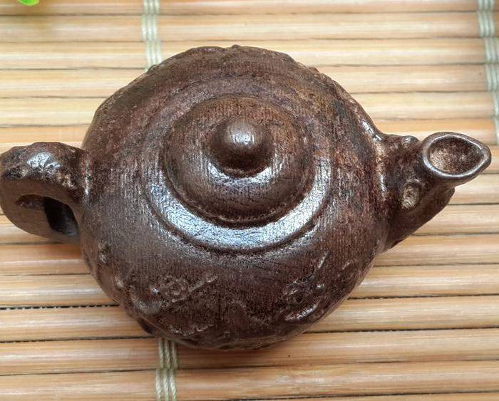 15 越南红土沉香壶把件图5
