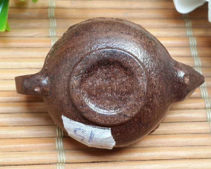 15 越南红土沉香壶把件图6