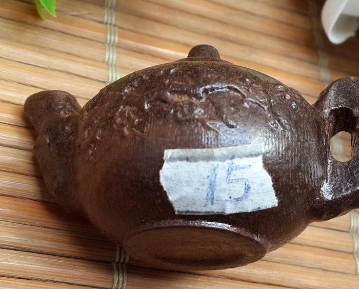 15 越南红土沉香壶把件图7