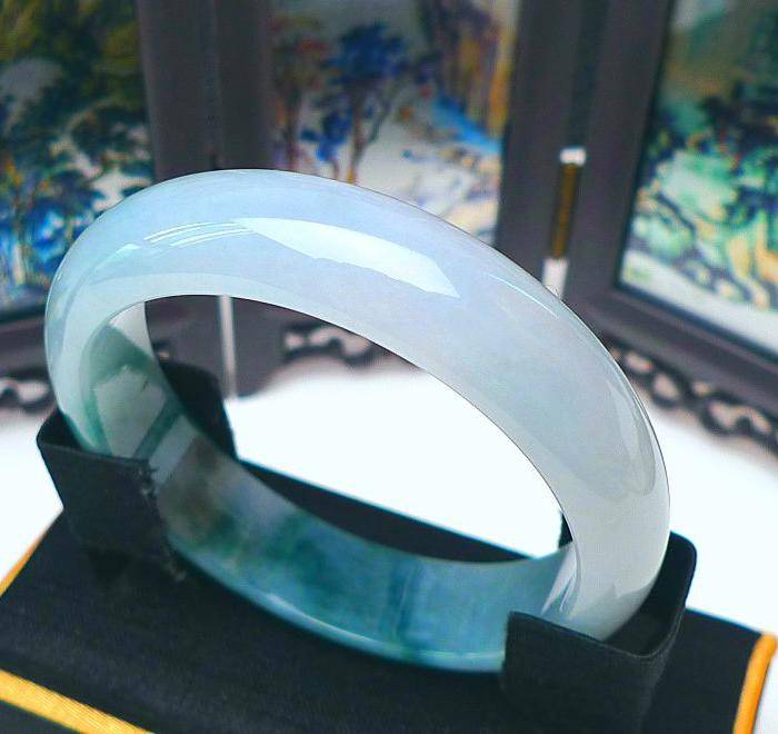 金牌 冰润飘绿宽边手镯图5