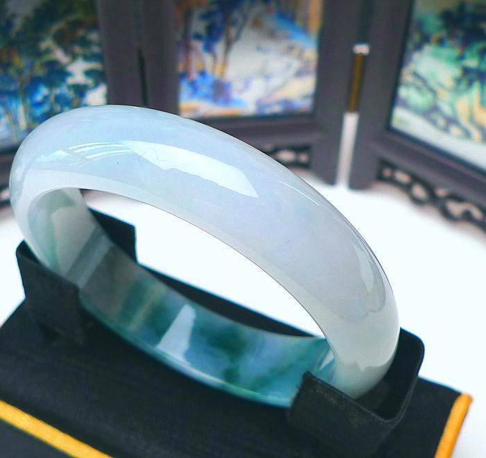 金牌 冰润飘绿宽边手镯图7