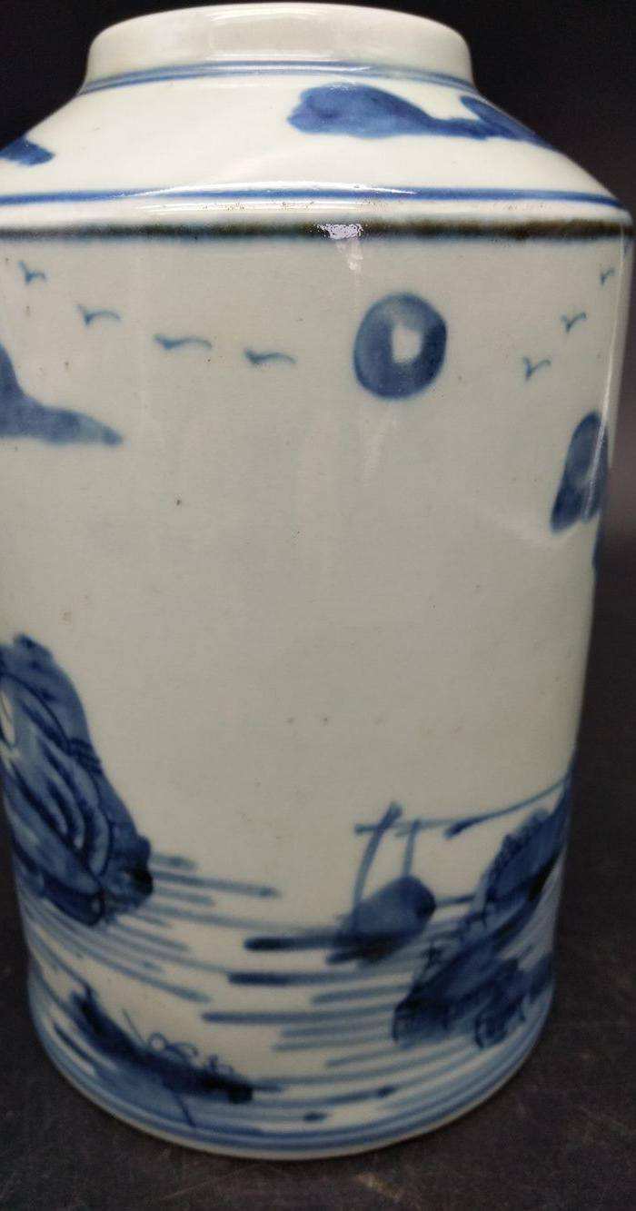 清晚期青花罐图3