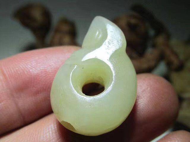 开门到代 清 早期 和田玉 枣红皮 籽料 龙护主 挂坠 玉质细腻 手感图2