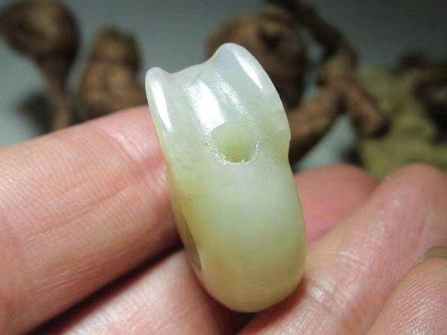 开门到代 清 早期 和田玉 枣红皮 籽料 龙护主 挂坠 玉质细腻 手感图4