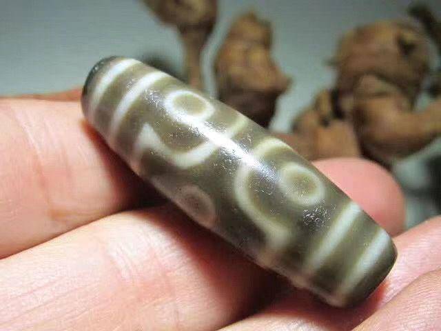 至臻至纯 藏传 爆老 六眼天珠 包浆老道 手感油润 润入胎骨 如膏如图8