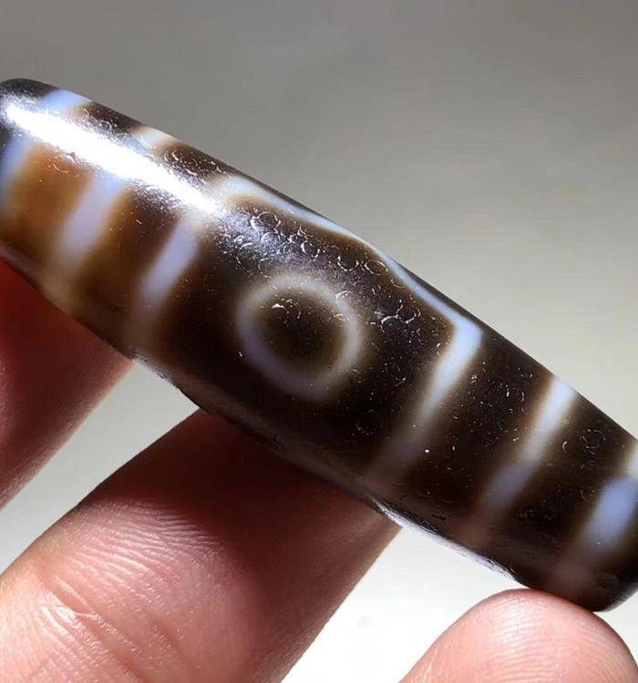 明代 藏传 至纯三眼 玛瑙天珠 手工制作 工艺 钥匙孔 包浆熟润 润到图2