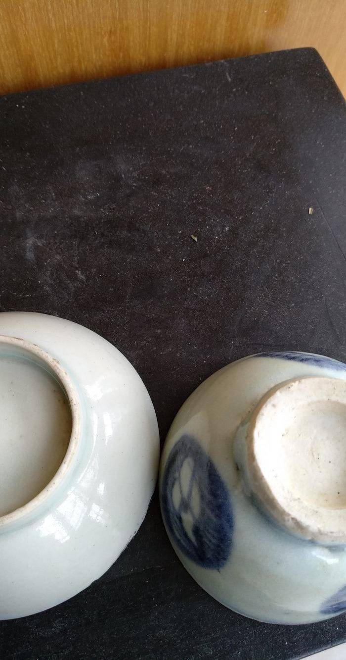 清代青花小茶杯和一小碟。图4