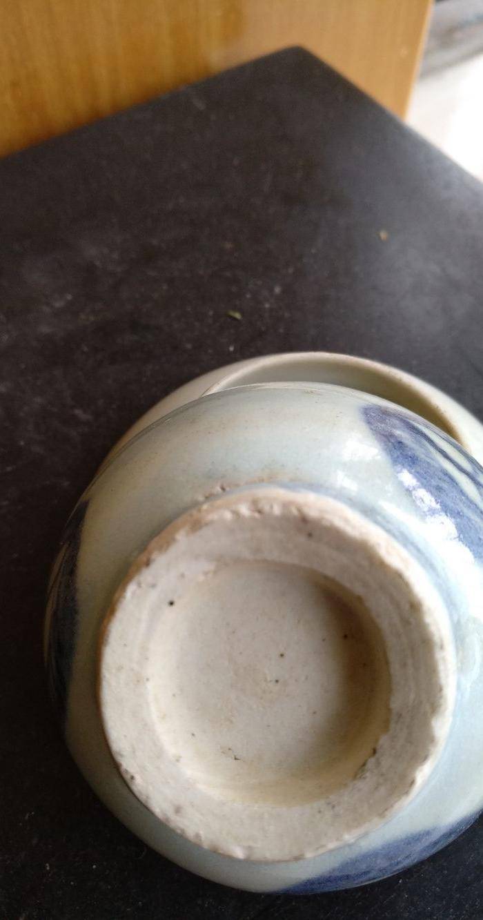 清代青花小茶杯和一小碟。图5