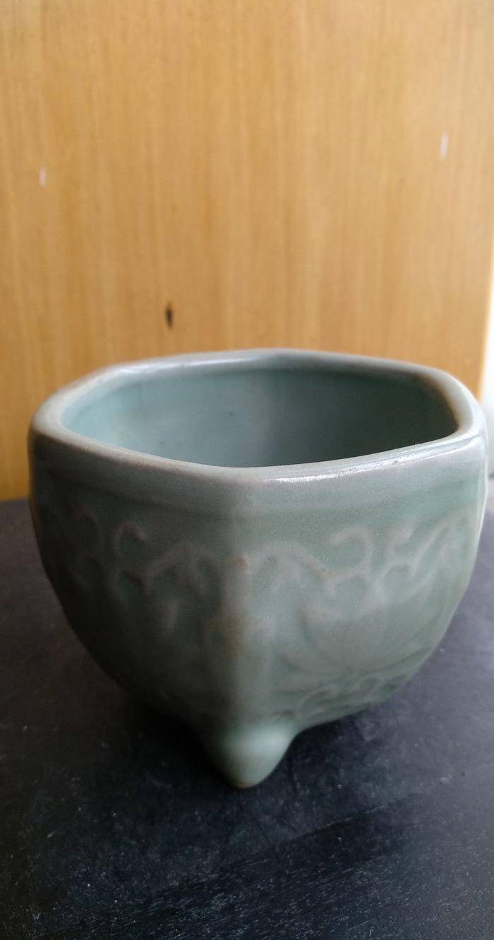 国外回流。龙泉清釉暗花纹香炉口径8Cm,高6.2Cm图2