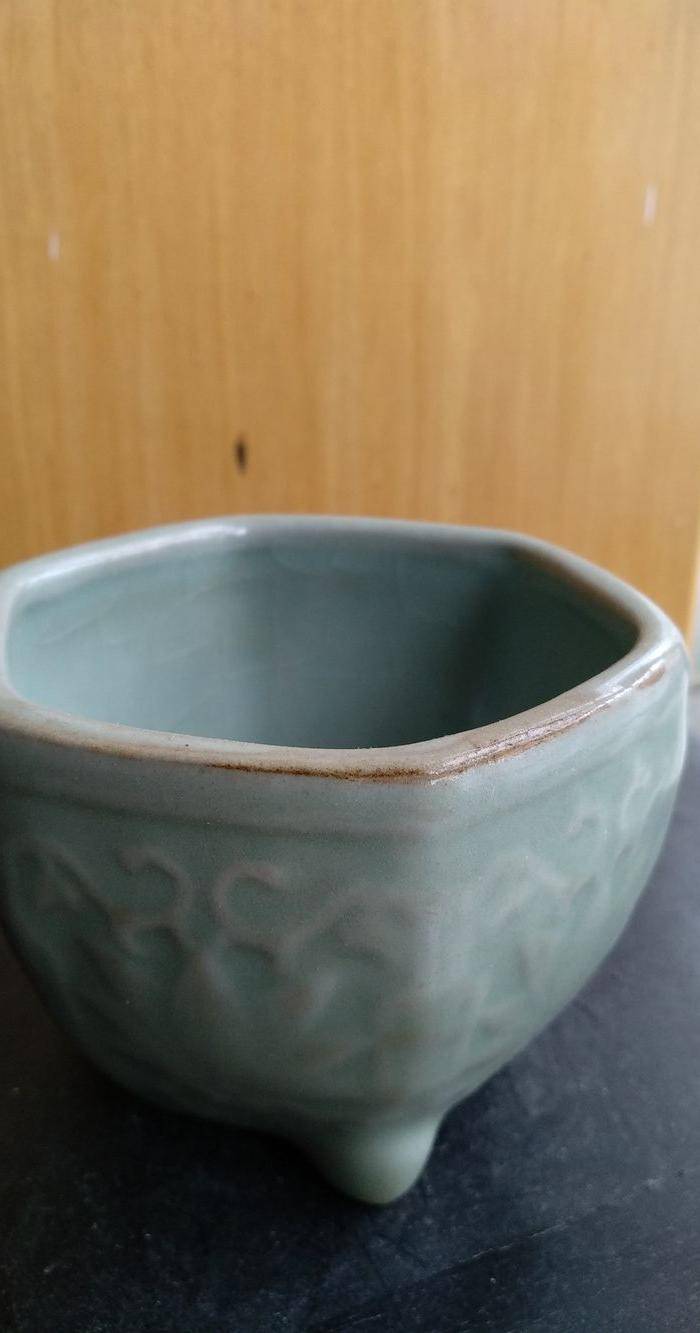 国外回流。龙泉清釉暗花纹香炉口径8Cm,高6.2Cm图3