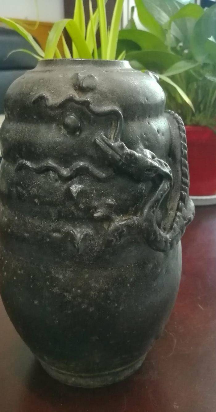 金牌 元代黑釉出脊堆塑盘龙瓶图3